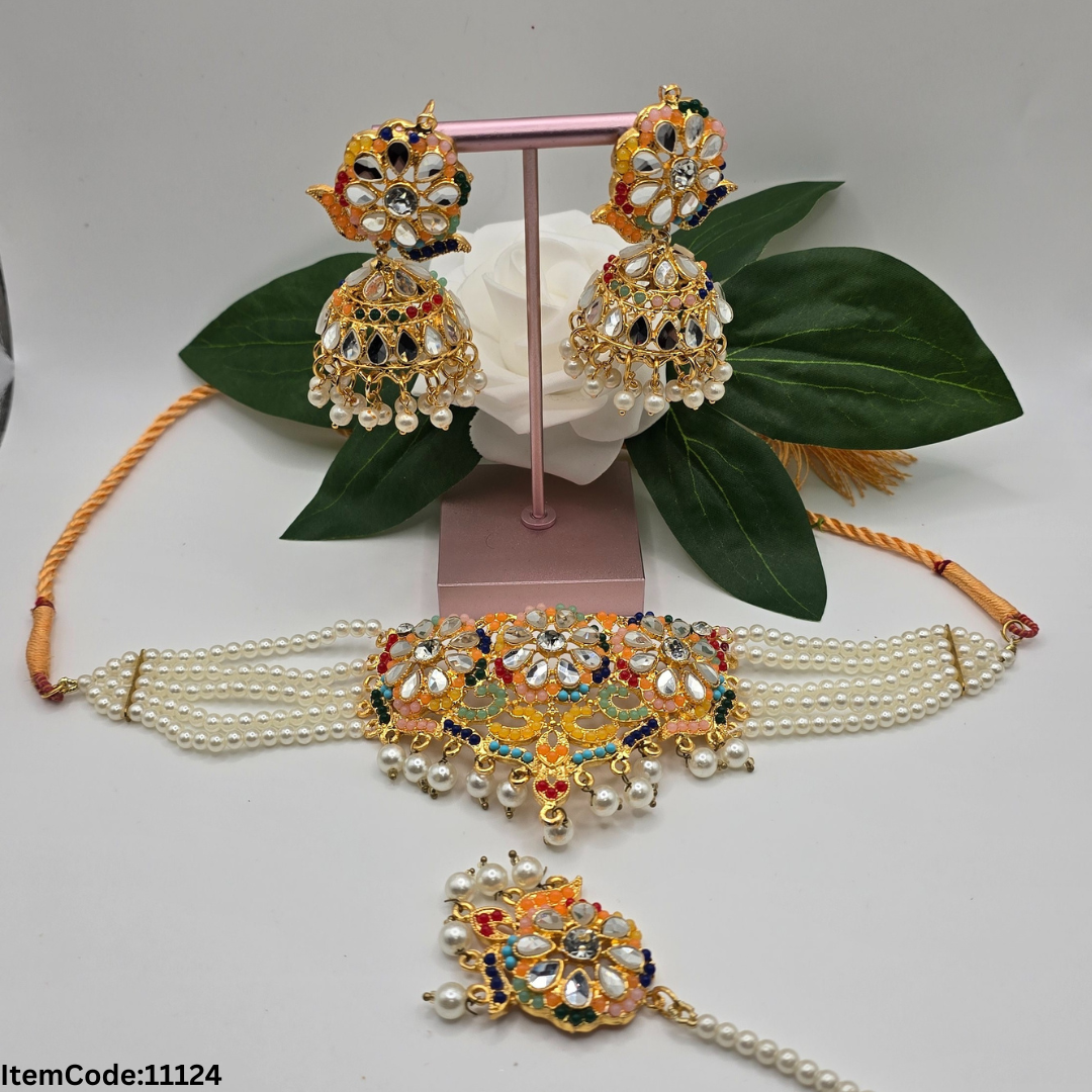 NAURATTAN CHOKER SET WITH EARRINGS TIKKA