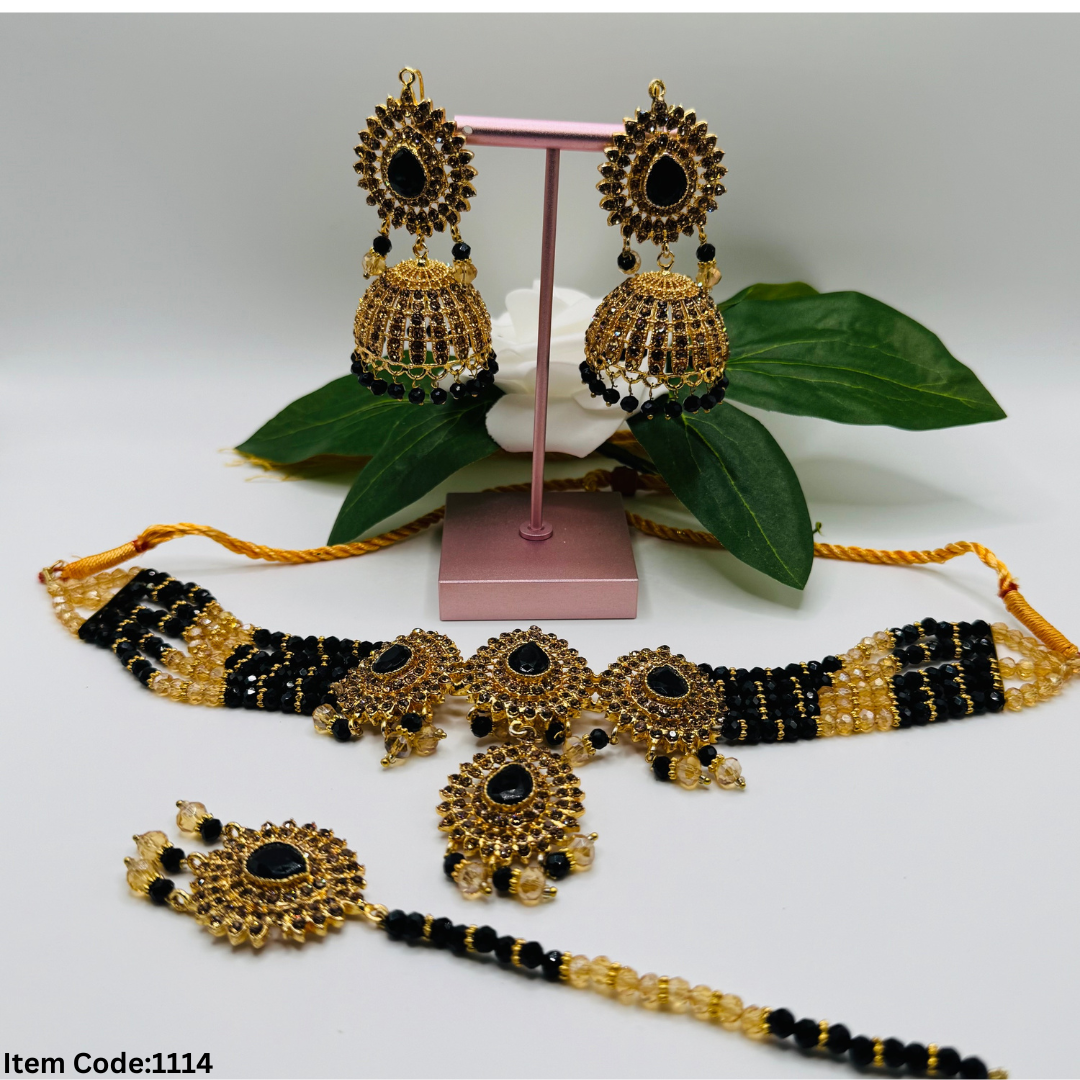 BEAUTIRFUL NECKLACE WITH JHUMKI AND TIKKA