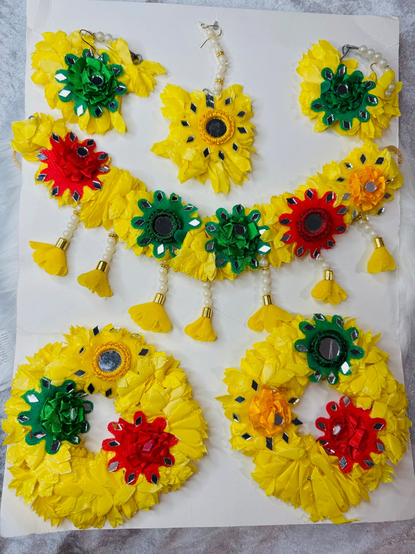 Flower Tikka Earrings and Necklace SetFLOWER NECKLACE WITH EARRINGS TIKKA SET
