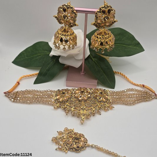 NAURATTAN CHOKER SET WITH EARRINGS TIKKA