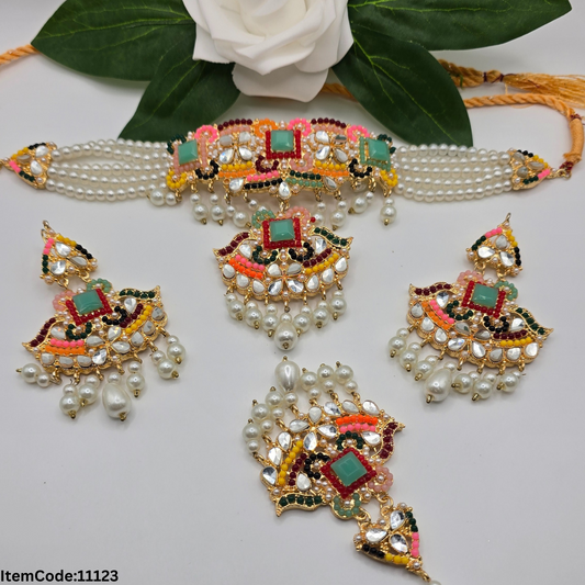 NAURATAN CHOKER SET WITH EARRINGS TIKKA